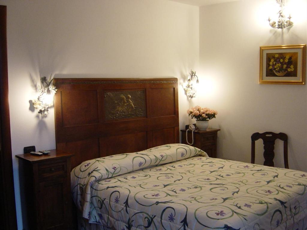 Hotel Centrale Беладжо Стая снимка