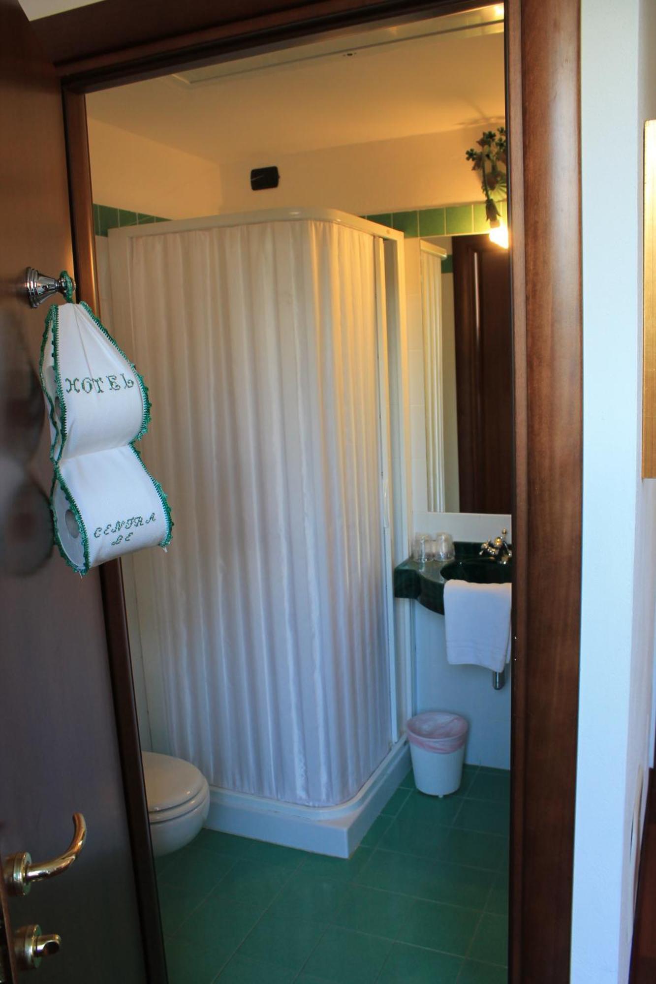 Hotel Centrale Беладжо Стая снимка