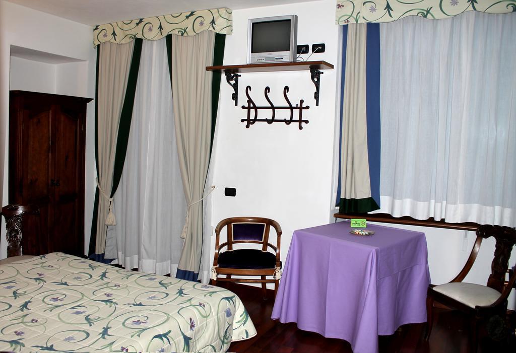 Hotel Centrale Беладжо Екстериор снимка